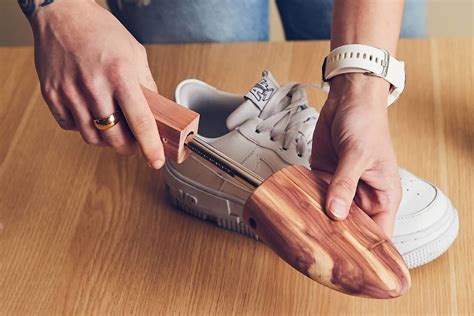 how to get rid of creases in shoes
